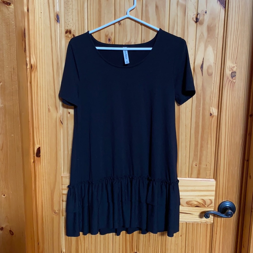 Cotton short sleeve dress.